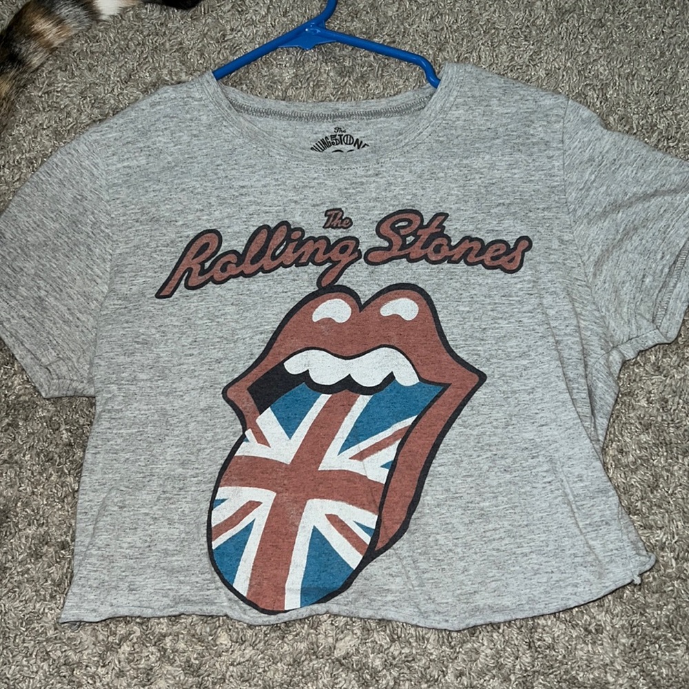 the rolling5stones tee! barely worn! size large but fits like a small